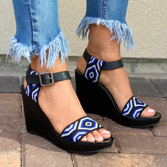 Aztec Pattern Ankle Strap Platform Wedge Sandal - Picture 3 of 7